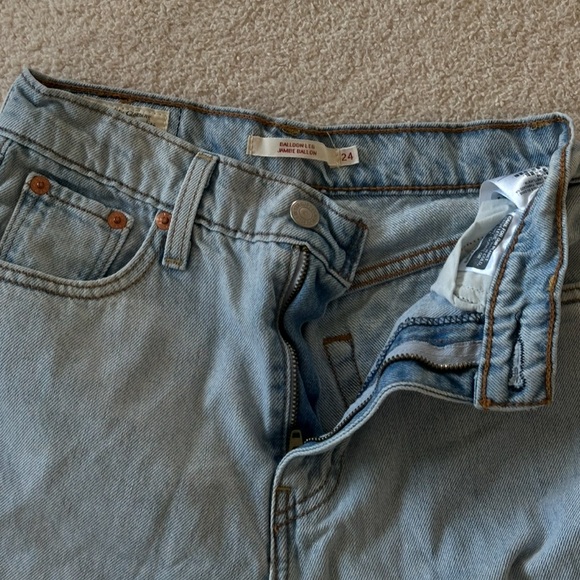 Levi balloon leg woman’s jeans - Picture 6 of 6